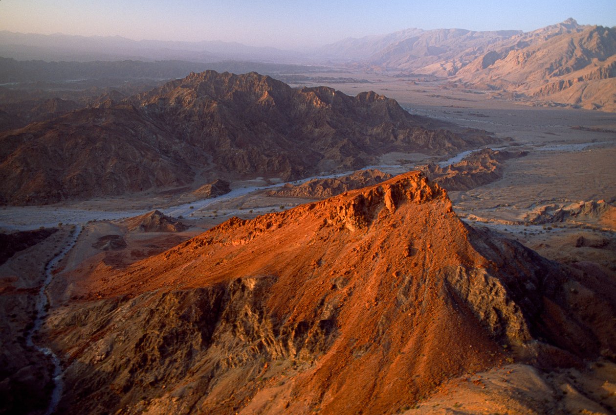 Zona de Al Jabal al Akhdar, Nakhl a Jabal ash Sham, Omã. Vista aérea. OMÃ, PENÍNSULA ARÁBICA. de James L Stanfield