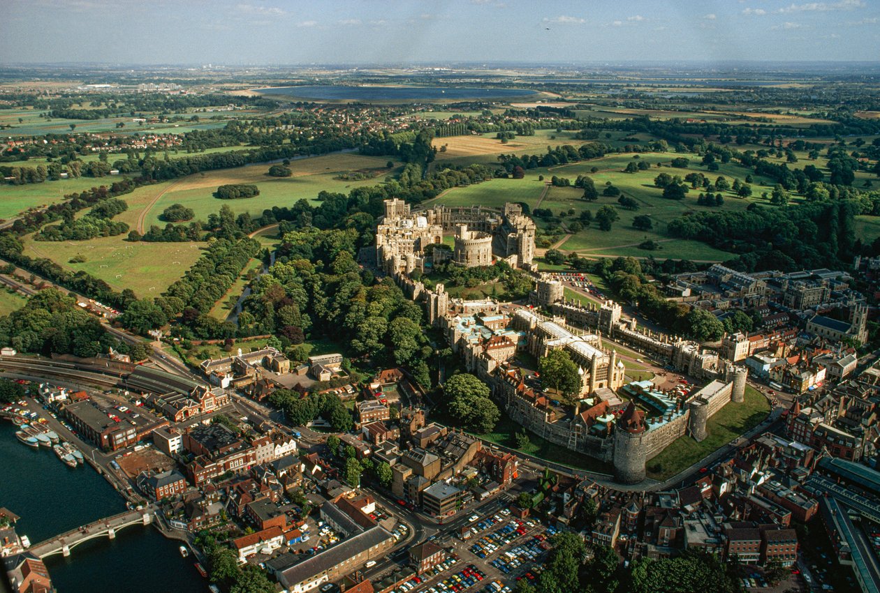O Castelo de Windsor foi acrescentado por várias gerações de monarcas. Castelo de Windsor, Windsor, Ber... de James L Stanfield