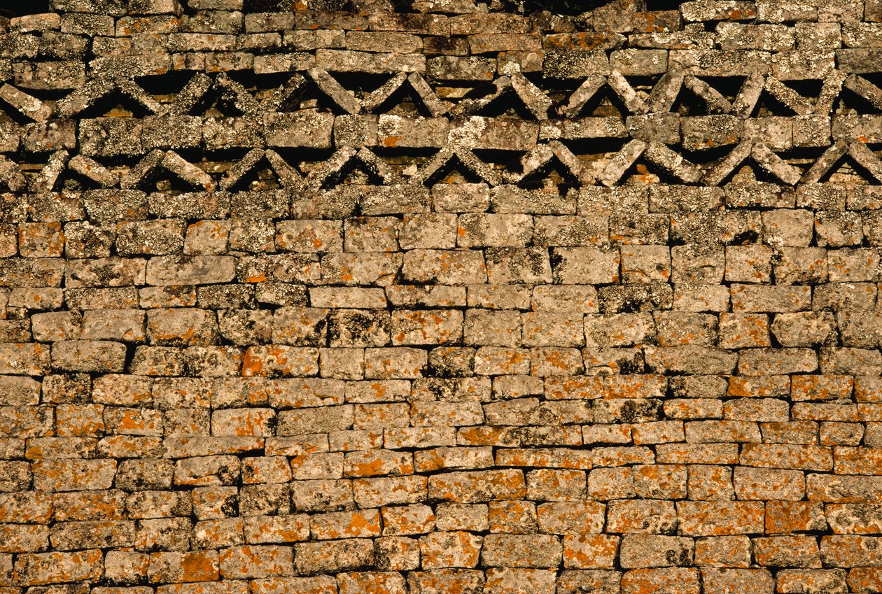 Muro de pedra em GREAT ZIMBABWE RUINS, ZIMBABWE. . de James L Stanfield