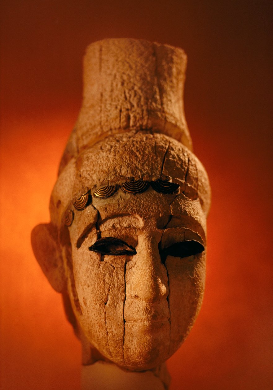 Esta escultura ugarítica é um retrato de cabeça, mas o género e a classe permanecem desconhecidos. Damasco, Síria. de James L Stanfield