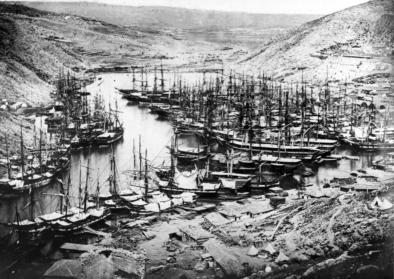 Porto de Balaclava durante a Guerra da Crimeia, c.1855 de James Robertson