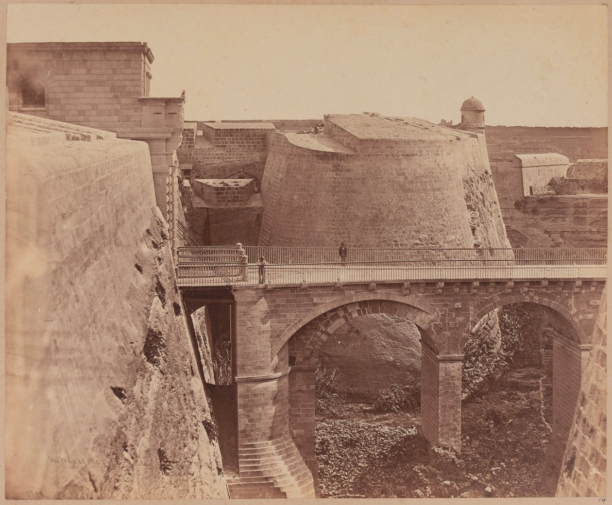 Ponte na Porta Reale, Malta, por volta de 1856 de James Robertson