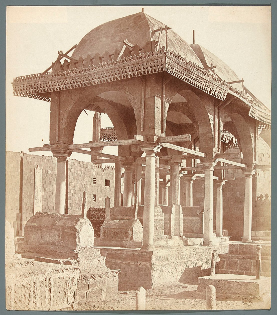 Egipto. Cairo. Túmulos familiares da época otomana na necrópole sul (século XVIII) de James Robertson