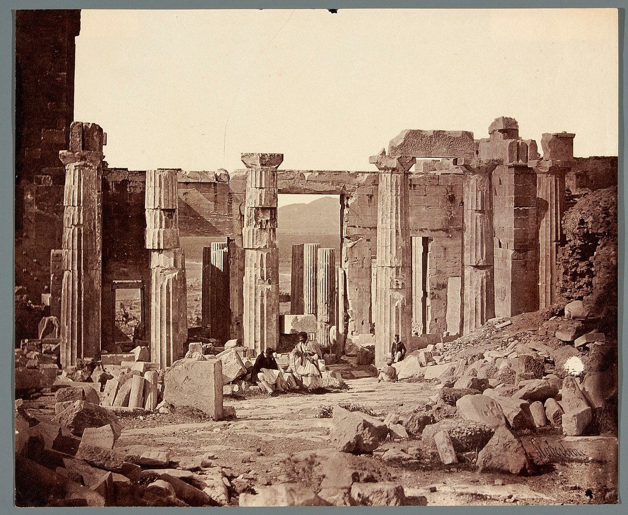«Interior dos Propileus» [Atenas. Acrópole - Propileus] de James Robertson
