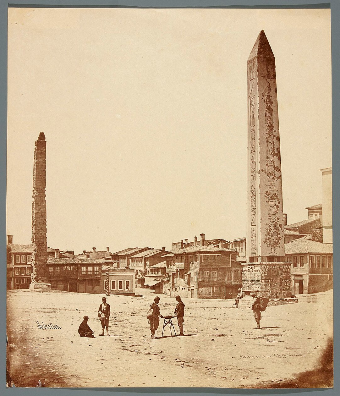 «Obeliscos no hipódromo» [Istambul. Hipódromo em frente da Mesquita Azul com dois obeliscos - em primeiro plano, o Obelisco de Teodósio] de James Robertson