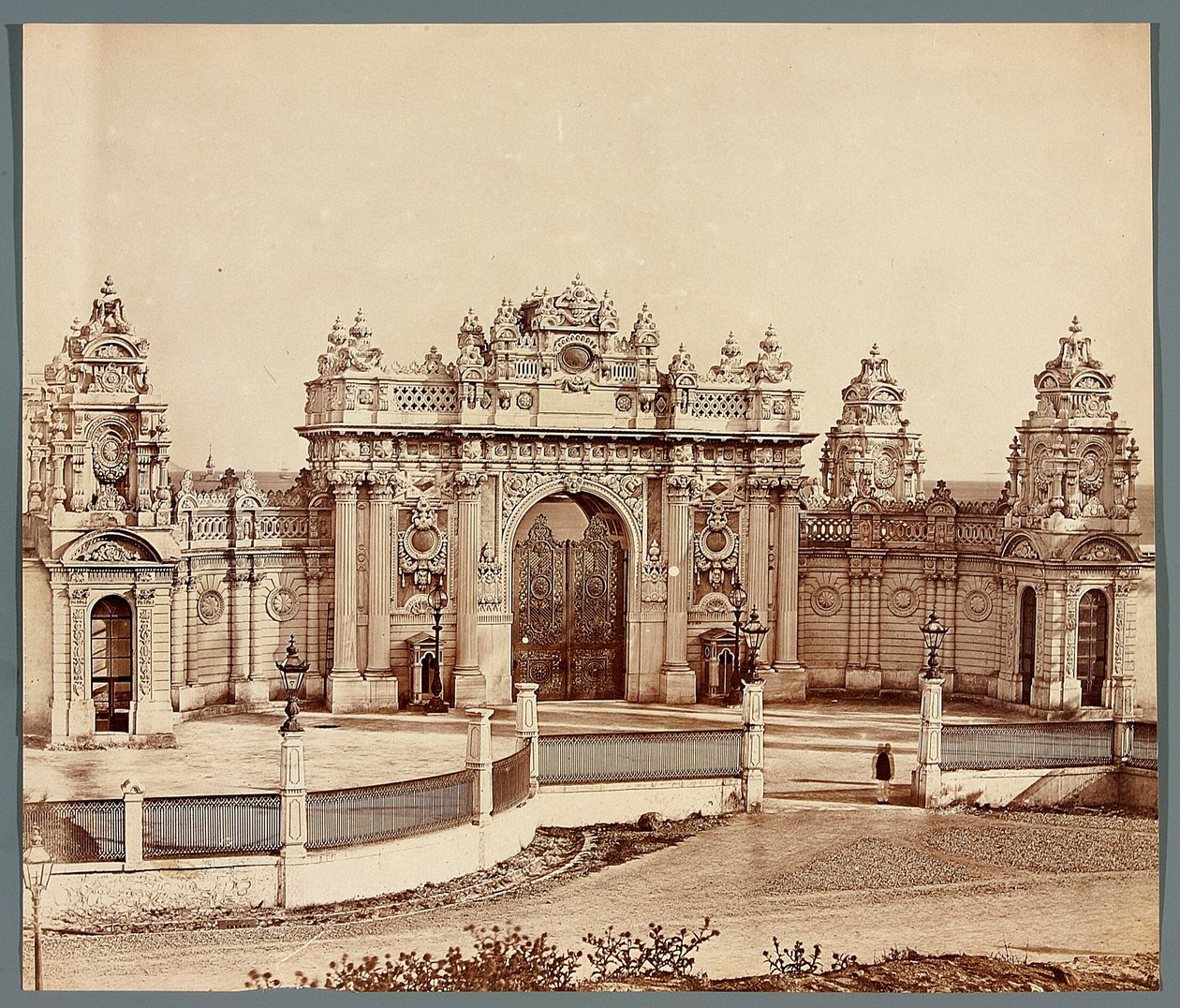 Istambul. Palácio de Dolmabahçe - porta de James Robertson