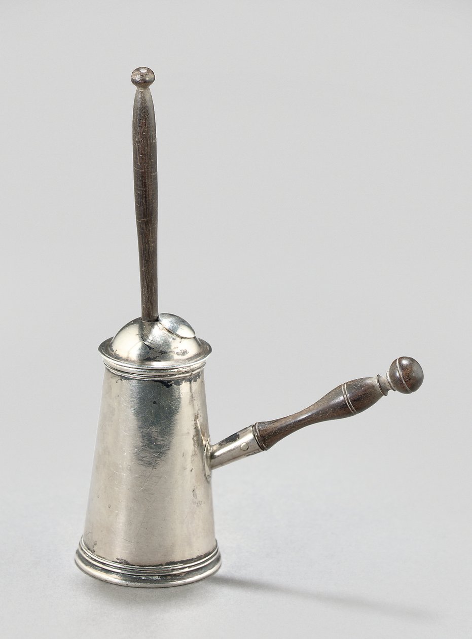 Pote de chocolate de brinquedo George II, c.1730 (prata e madeira) de James Slater