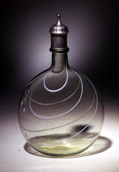 Decantador de vidro (vidro e metal) de James and Sons Powell