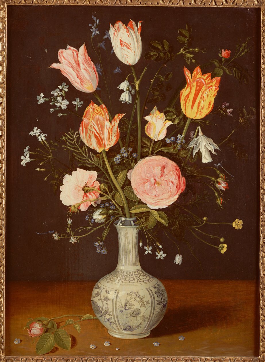 Tulipas, rosas, miosótis e outras flores em um vaso azul e branco tardio do Ming de Jan Brueghel the Elder