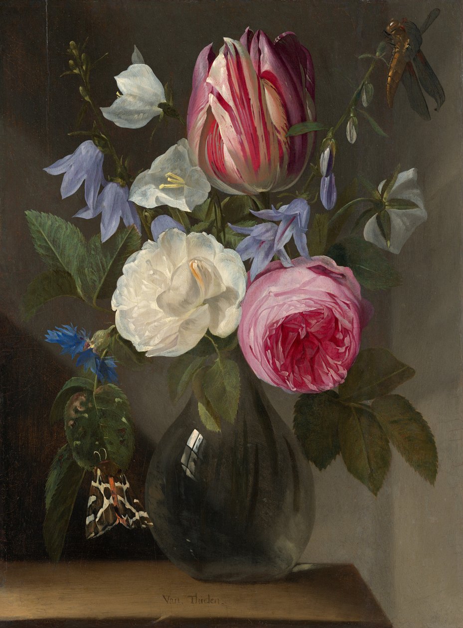 Rosas e uma tulipa em um vaso de vidro de Jan Philips van Thielen