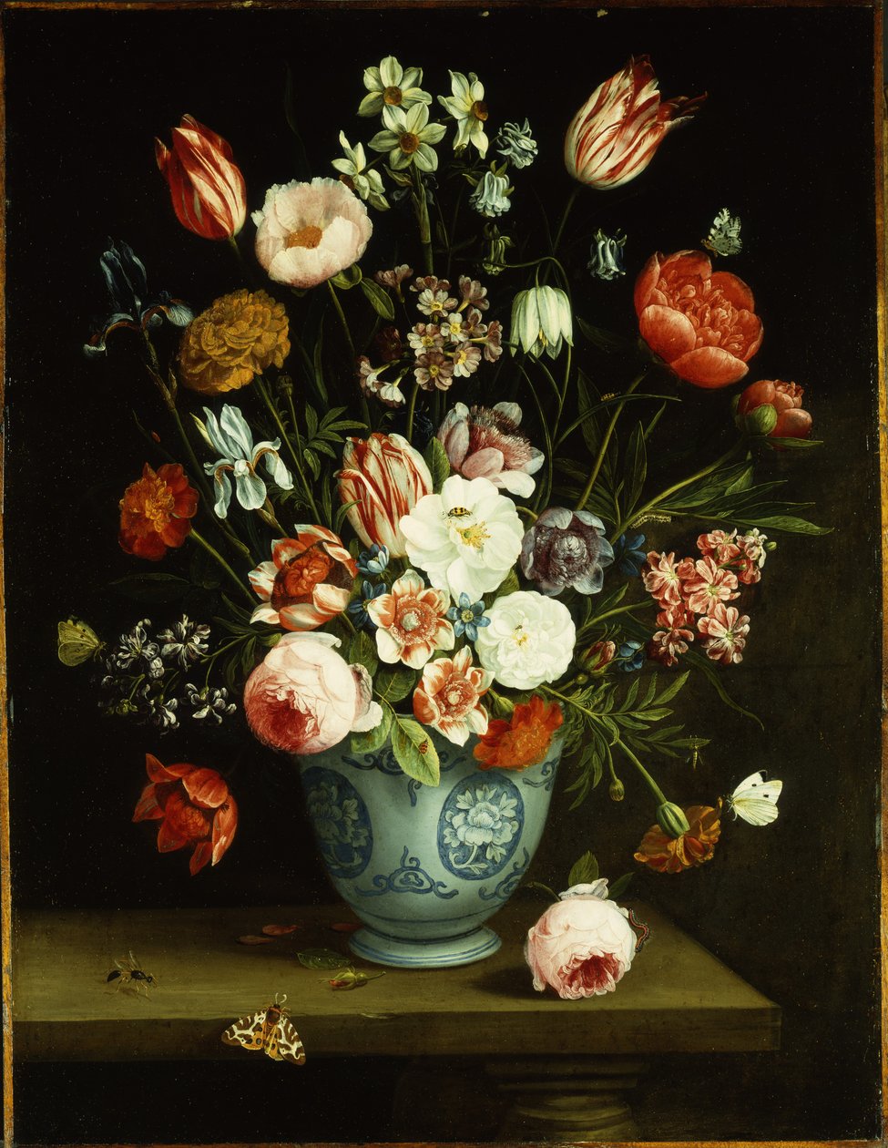 Flores em um vaso de porcelana azul e branco, com mariposas e outros insetos em uma borda de Jan van Kessel