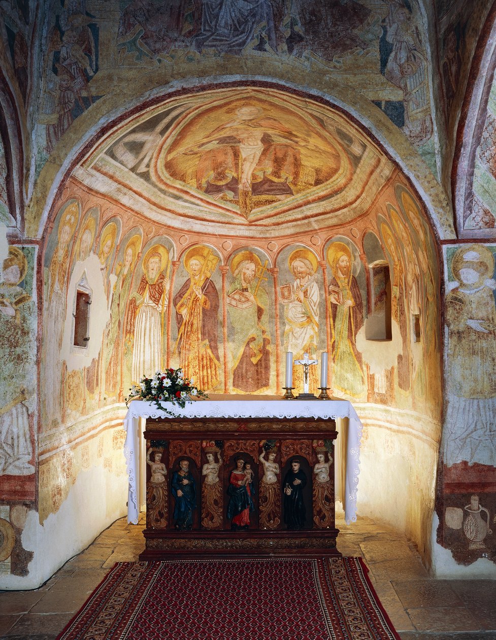Igreja fortificada de Hrastovlje, Igreja da Trindade, Apóstolos (1490), detalhe de afrescos de Janez Iz Kastva, Eslovênia de Janez Kastav