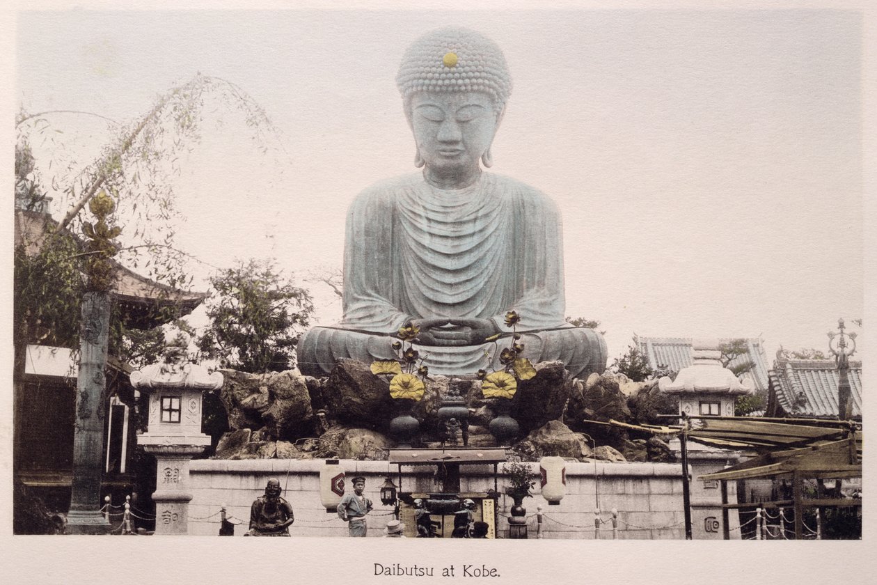 Daibutsu em Kobe, c.1880 (impressão colorida de álbuns à mão no cartão) de Japanese Photographer
