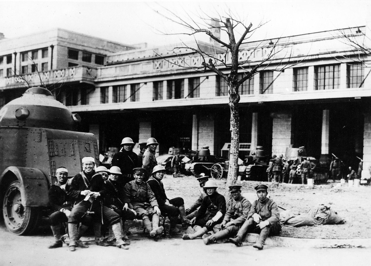 Soldados e tanques japoneses na China, c.1920-40 de Japanese Photographer
