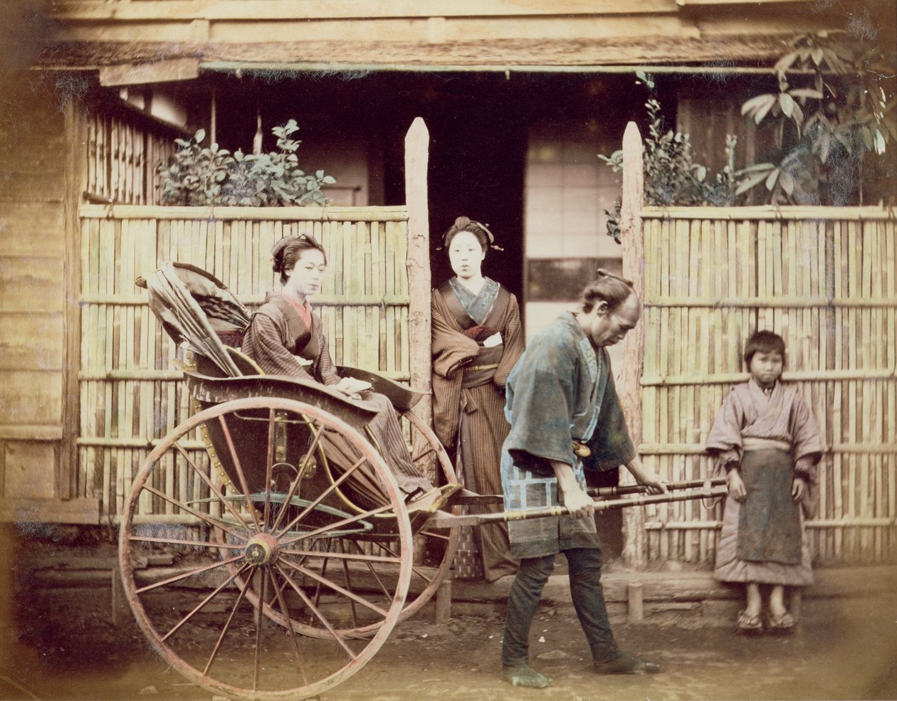 Senhora em um riquixá, c.1890s (foto colorida) de Japanese Photographer