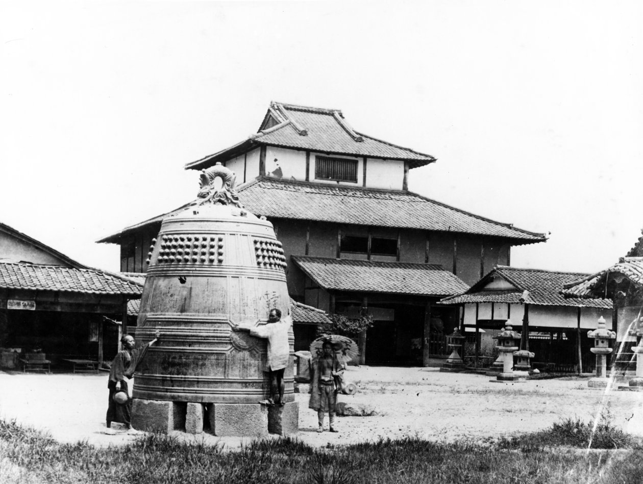 O sino de Daibutsu, Kyoto, Japão, c.1870s de Japanese Photographer