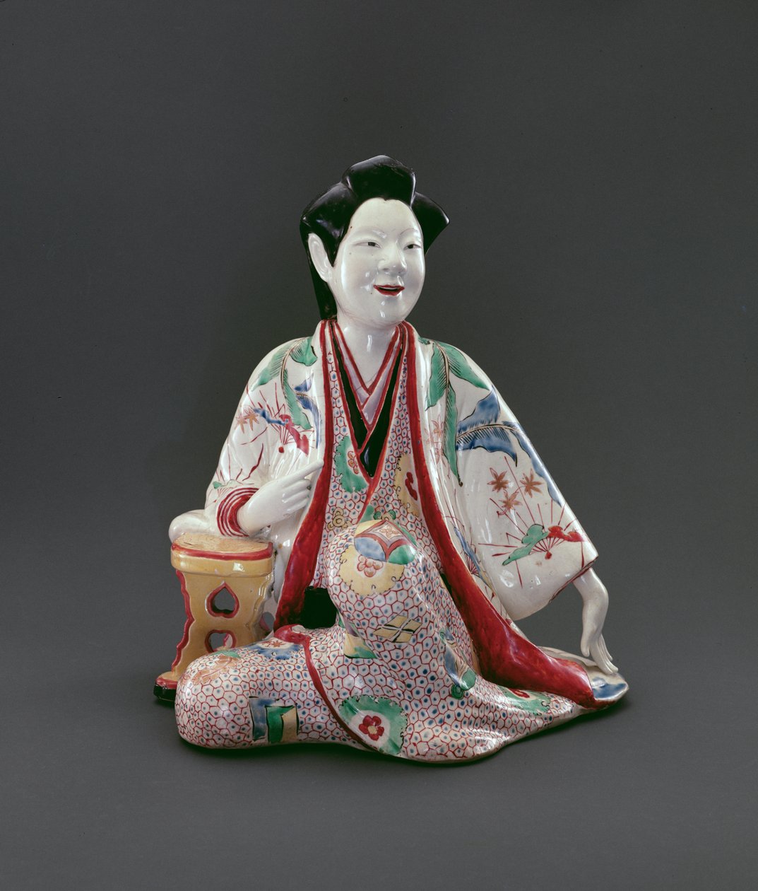 Figura sentada, período Edo (1615-1868), c.1670-90 (porcelana com esmaltados e dourados) de Japanese School