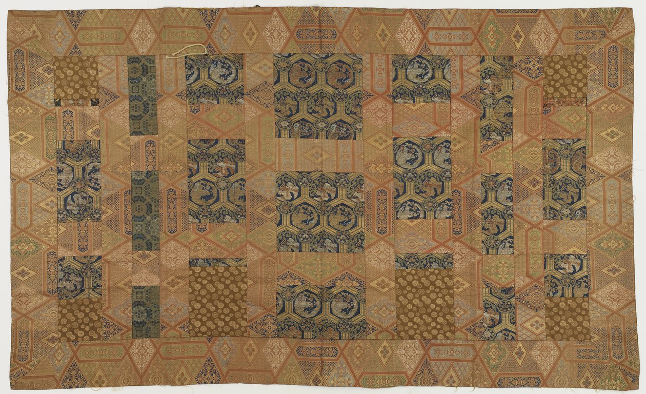 Um manto de monges budistas, remendado; kesa , período Edo, 1615-1868 (seda) de Japanese School