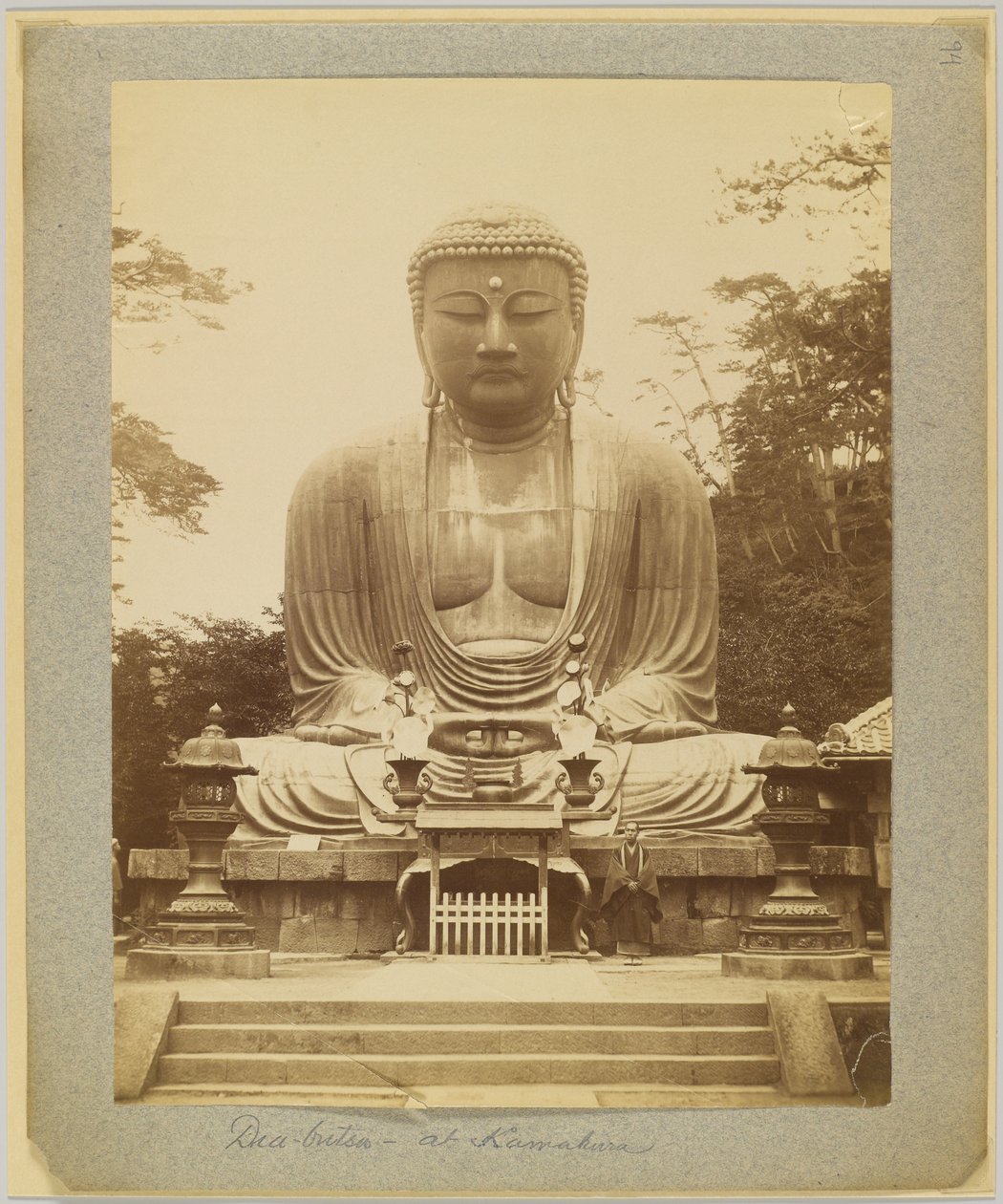 Daibutsu em Kamakura, Japão (foto a p/b) de Japanese Photographer