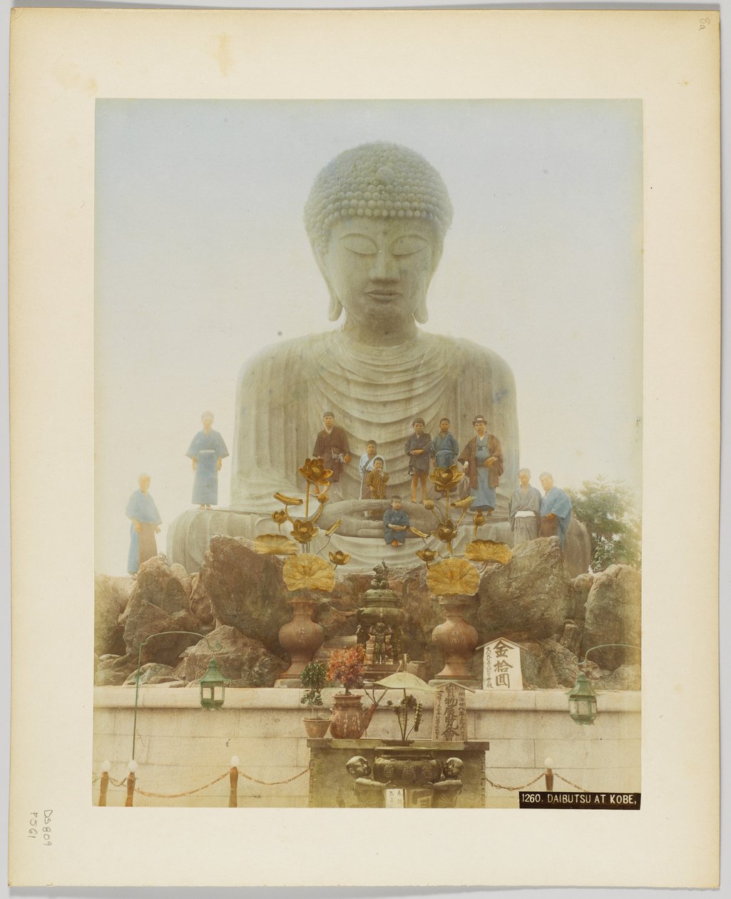 Daibutsu em Kobe, Japão (foto colorida à mão a preto e branco) de Japanese Photographer