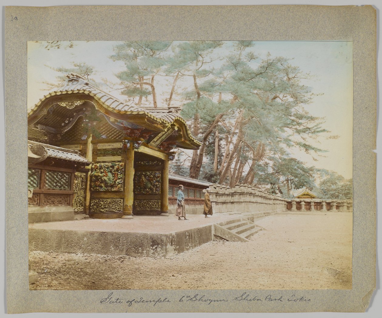 Porta do Templo do 6º Shogun, Shiba Park, Tóquio, Japão (foto a p/b colorida à mão) de Japanese Photographer