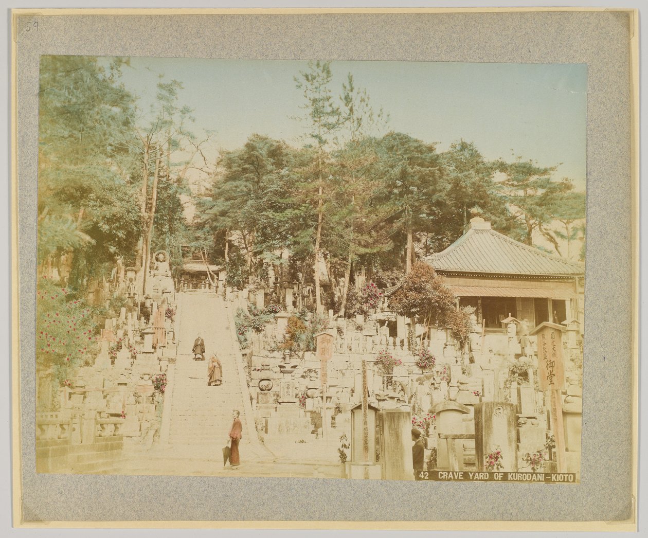Cemitério de Kurodani, Kyoto, Japão (foto a p/b colorida à mão) de Japanese Photographer