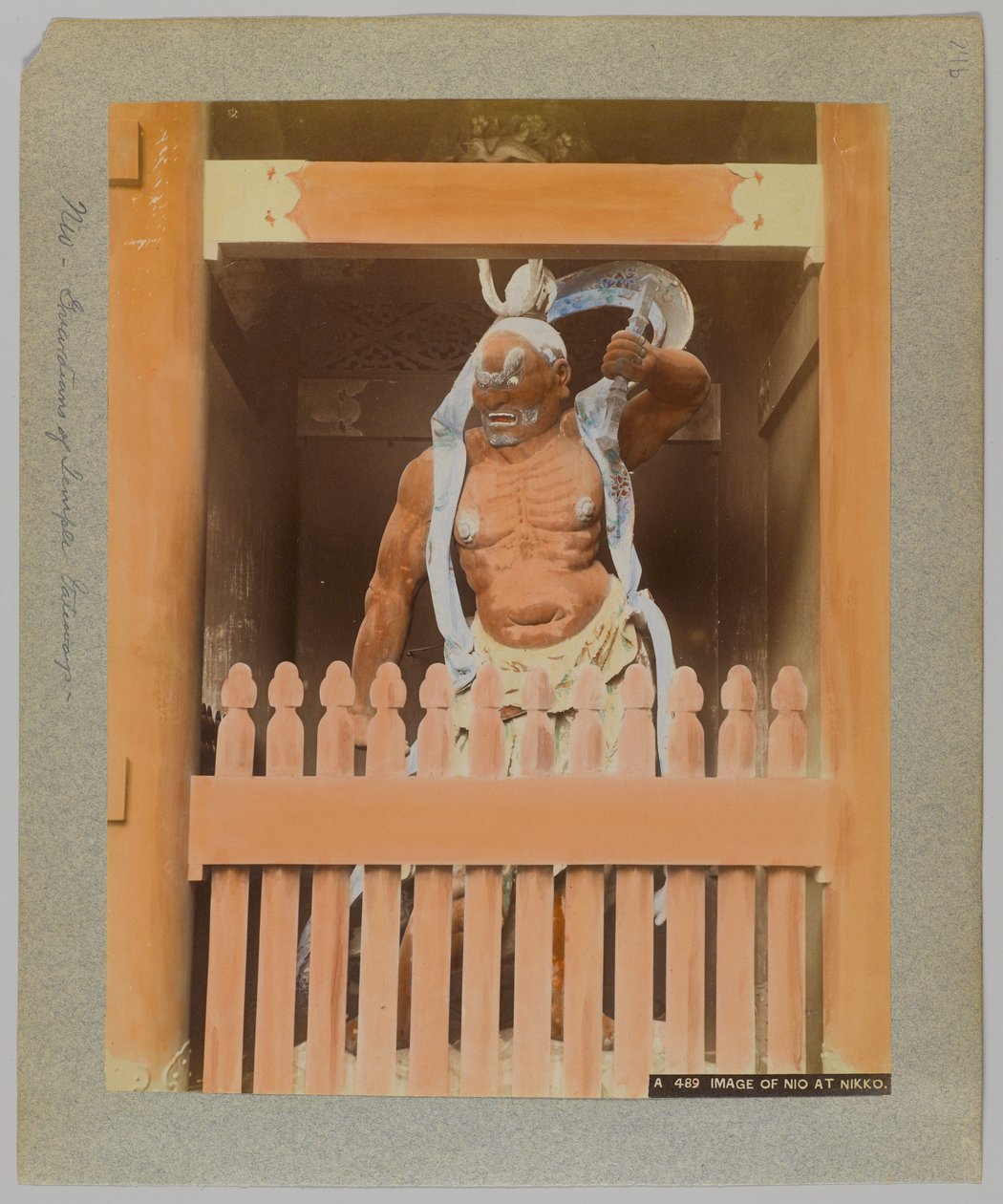 Imagem de Nio em Nikko, Japão (foto a p/b colorida à mão) de Japanese Photographer