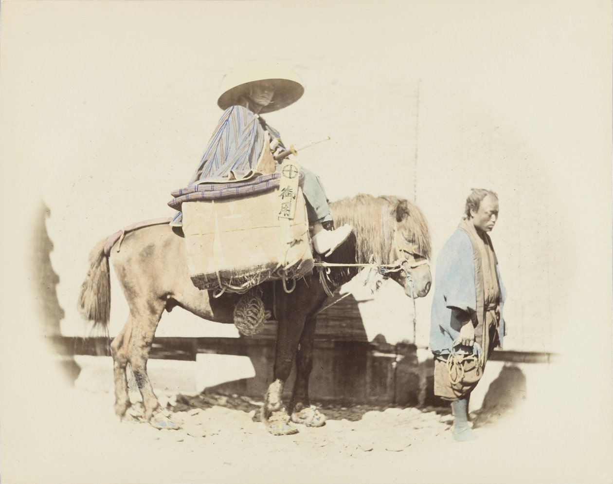 Homem a cavalo (foto a p/b colorida à mão) de Japanese Photographer