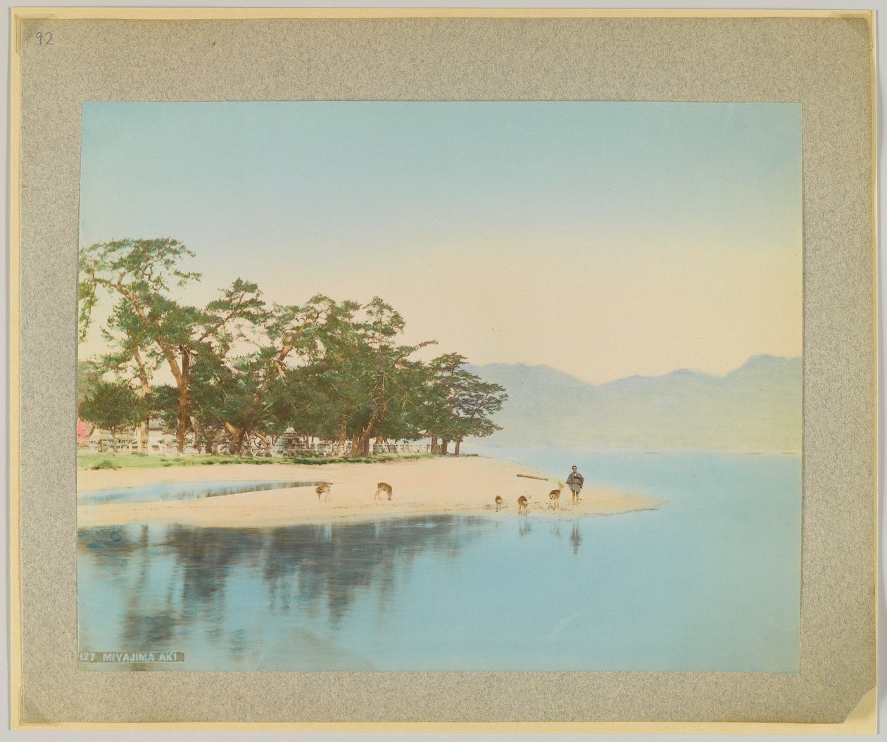 Miyajima, Japão (foto a p/b colorida à mão) de Japanese Photographer
