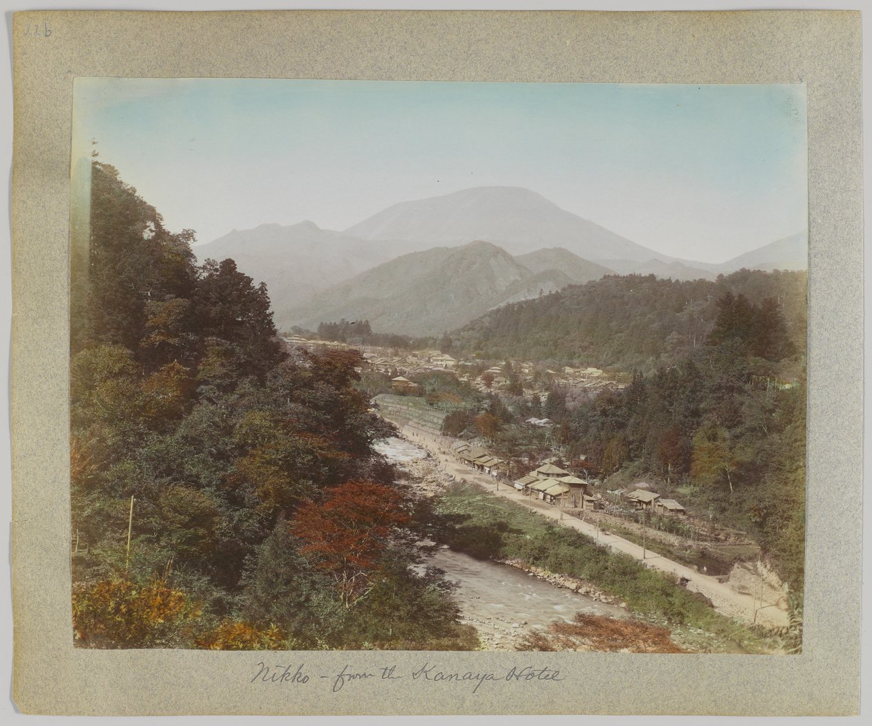 Nikko do Hotel Kanaya, Japão (foto a p/b colorida à mão) de Japanese Photographer