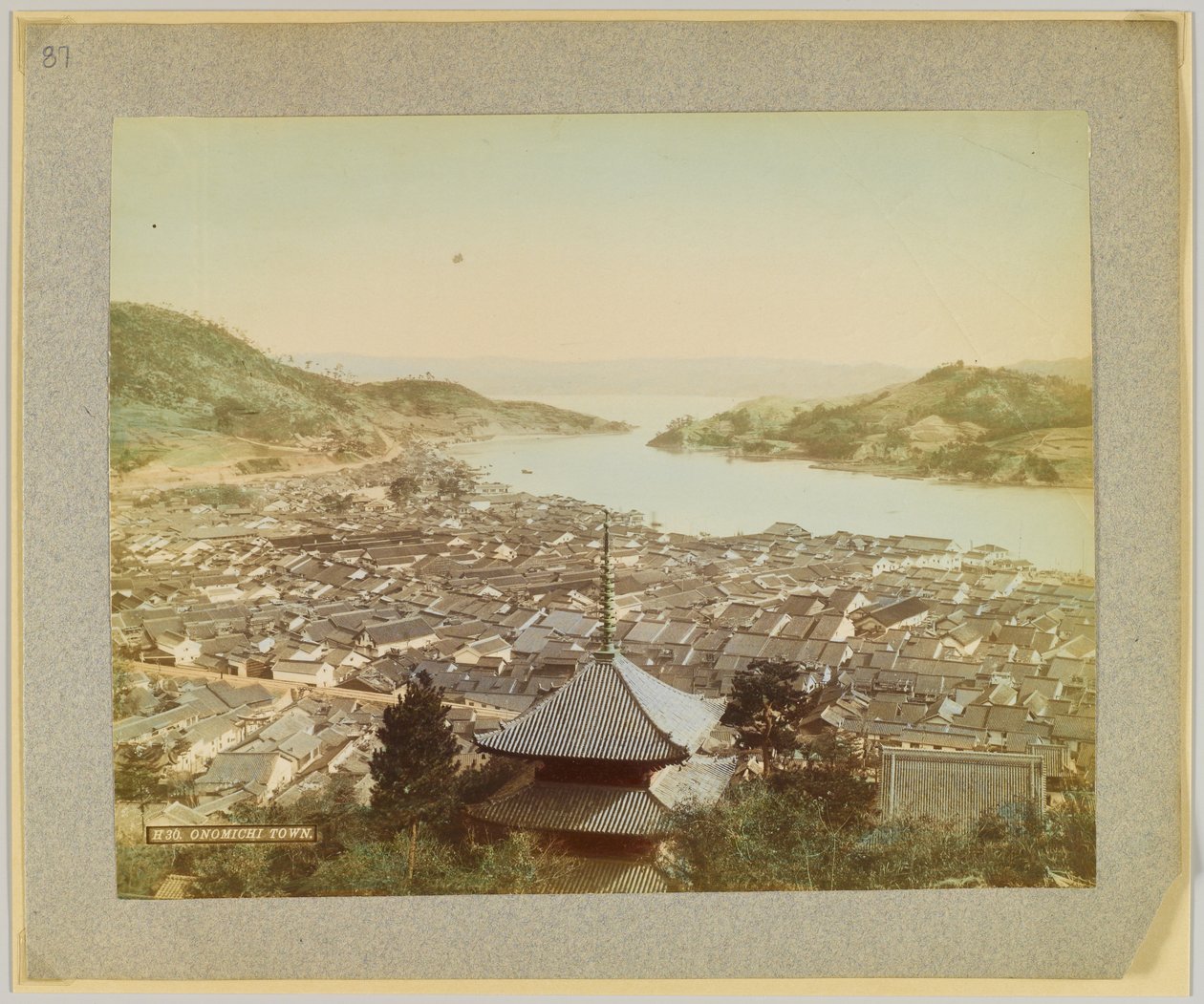 Cidade de Onomichi, Japão (foto a p/b colorida à mão) de Japanese Photographer