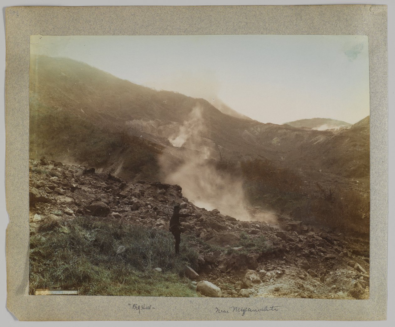 Owakudani, Hakone, Prefeitura de Kanagawa, Japão (foto a p/b colorida à mão) de Japanese Photographer