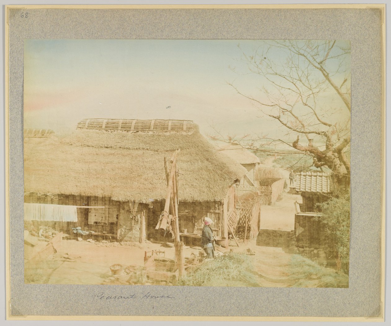 Casa do Camponês, Japão (foto a p/b colorida à mão) de Japanese Photographer