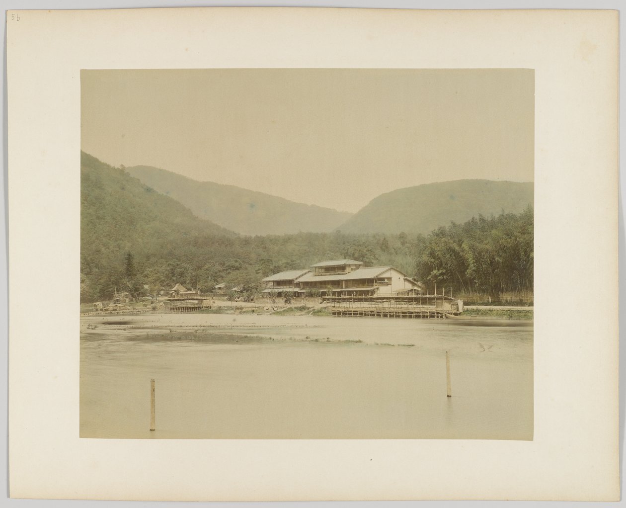 Paisagem fluvial, Japão (foto a p/b colorida à mão) de Japanese Photographer
