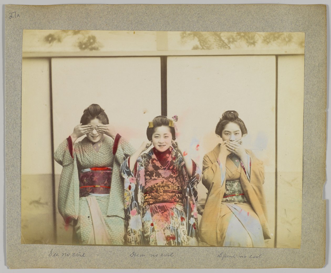 Não ver nenhum mal, não ouvir nenhum mal, não falar nenhum mal (foto a p-b colorida da mão) de Japanese Photographer