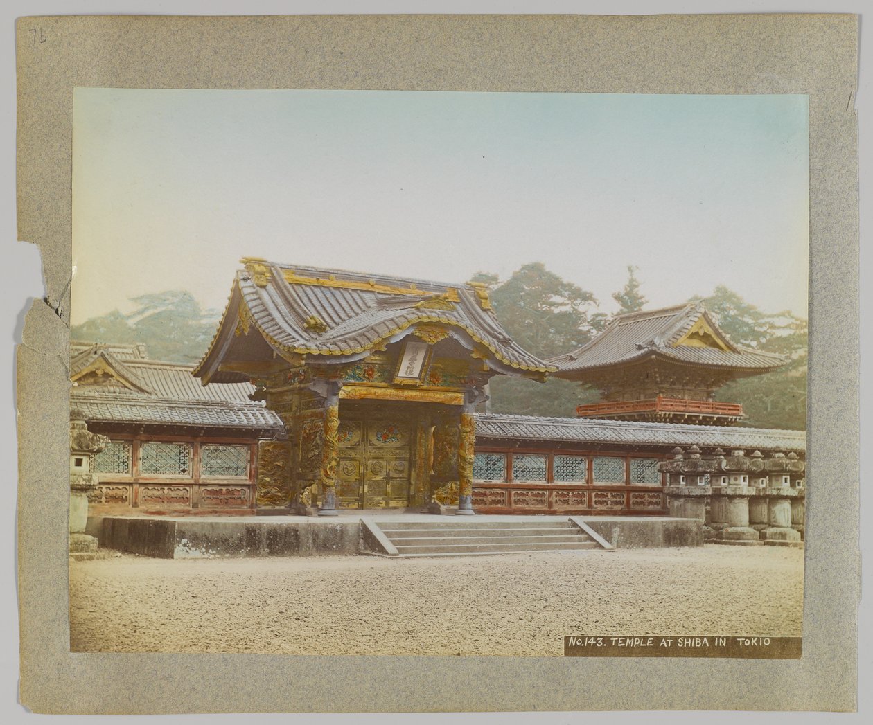 Templo no Shiba Park, Tóquio, Japão (foto a p/b colorida à mão) de Japanese Photographer