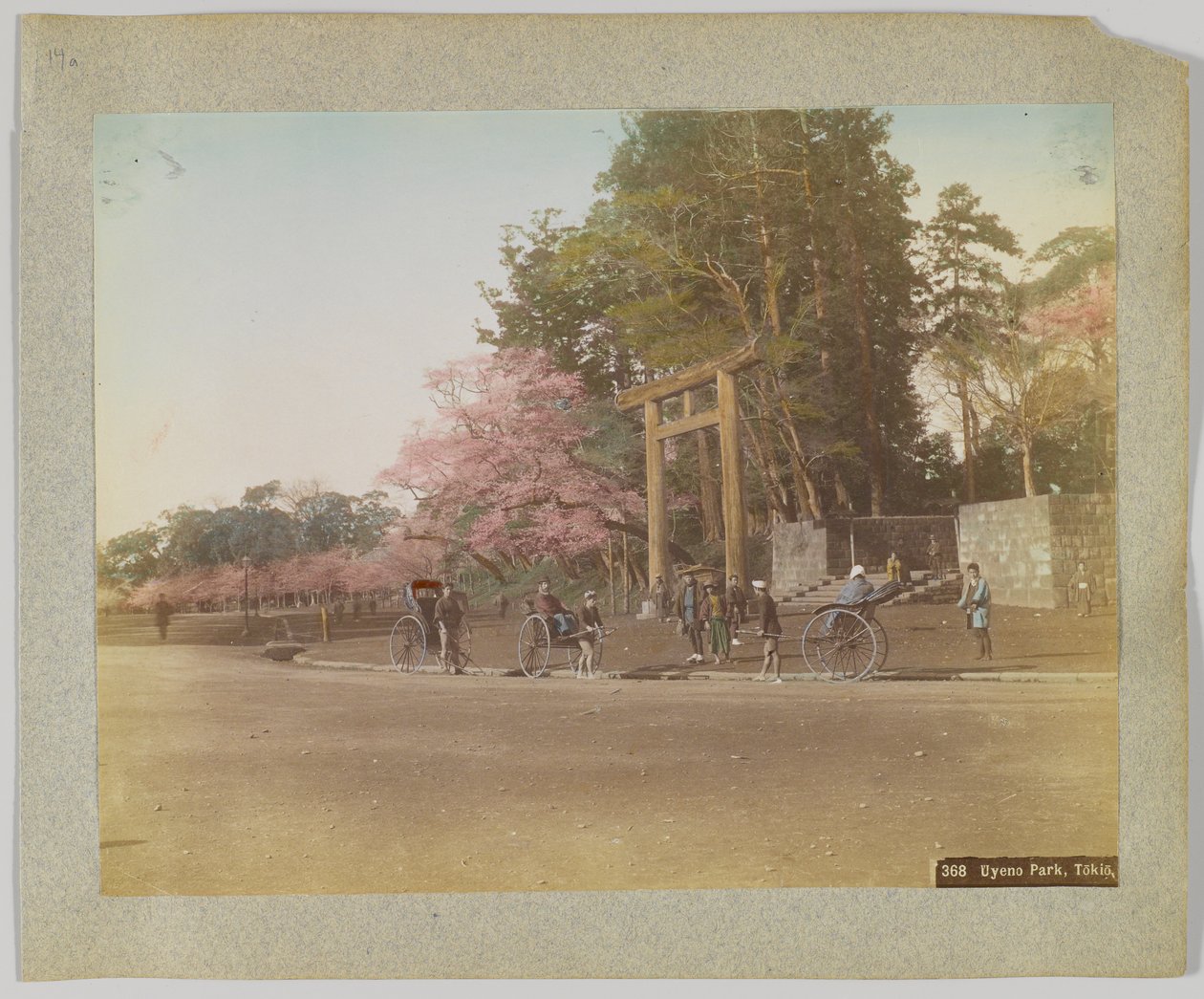 Uyeno Park, Tóquio, Japão (foto colorida à mão a p/b) de Japanese Photographer