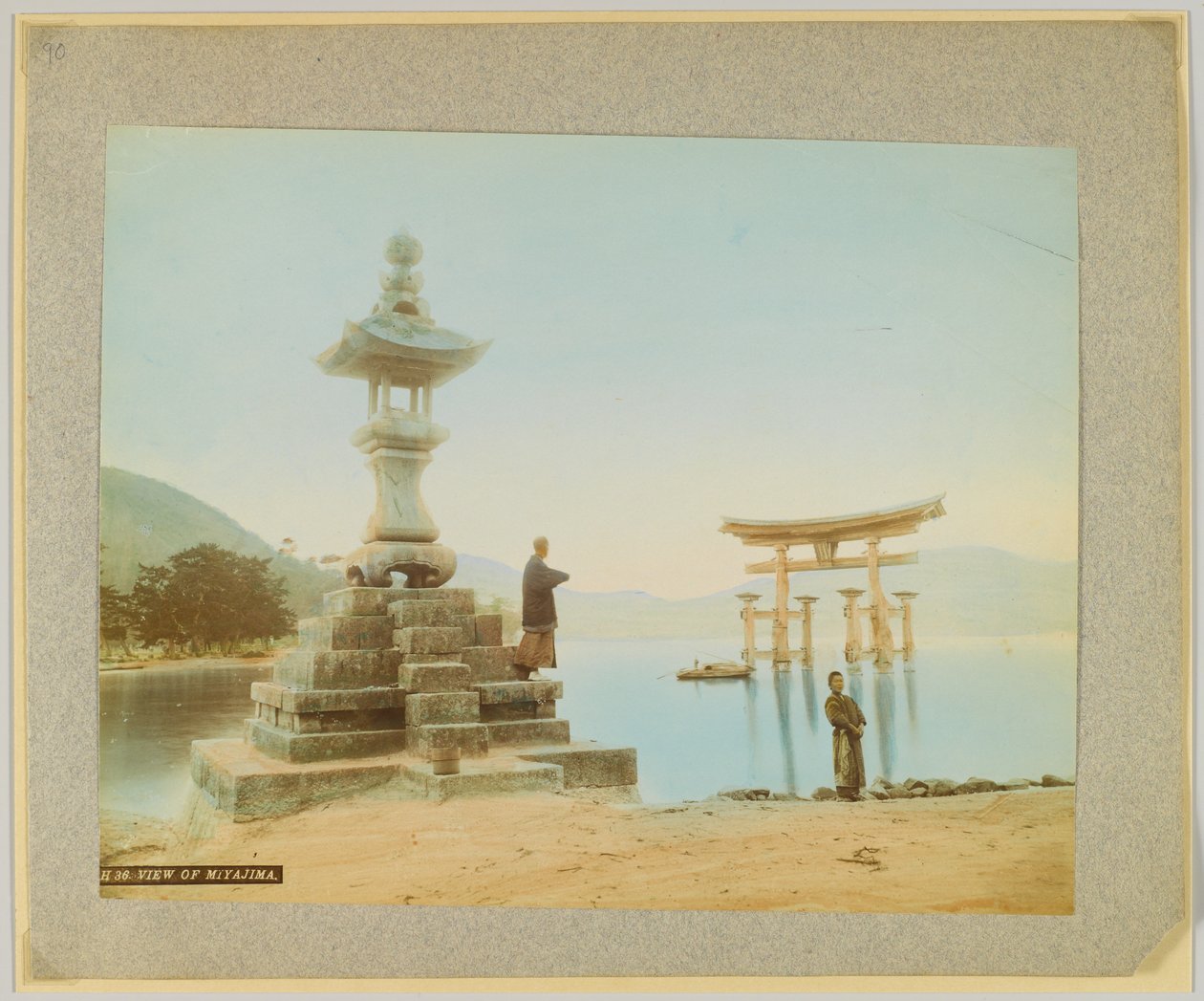 Vista de Miyajima, Japão (foto a p/b colorida à mão) de Japanese Photographer