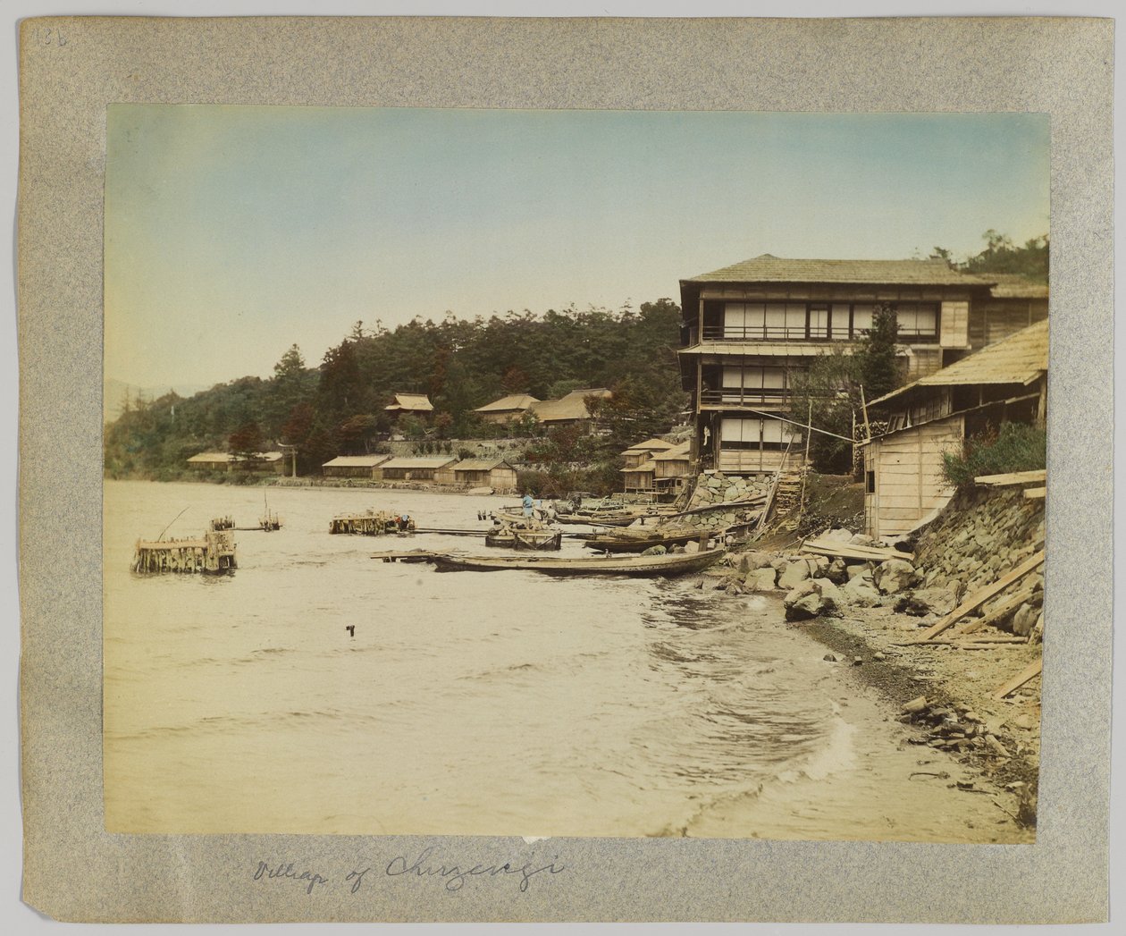 Aldeia de Chuzenji, Nikko, Japão (foto a p/b colorida à mão) de Japanese Photographer