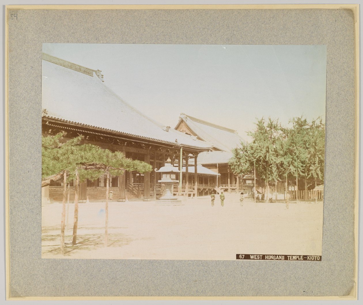 Templo West Honganji, Kyoto, Japão (foto a p/b colorida à mão) de Japanese Photographer