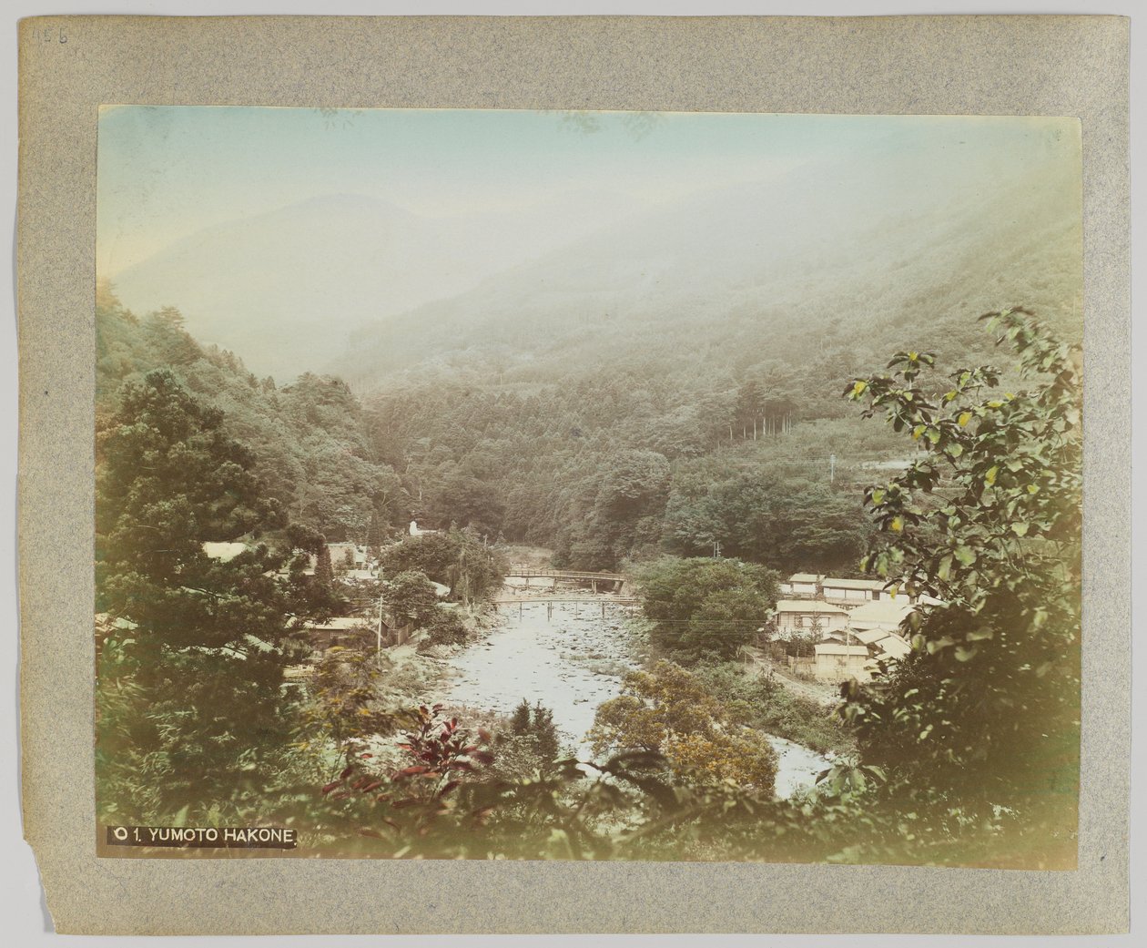 Yumoto Hakone, Prefeitura de Kanagawa (foto colorida à mão a p/b) de Japanese Photographer