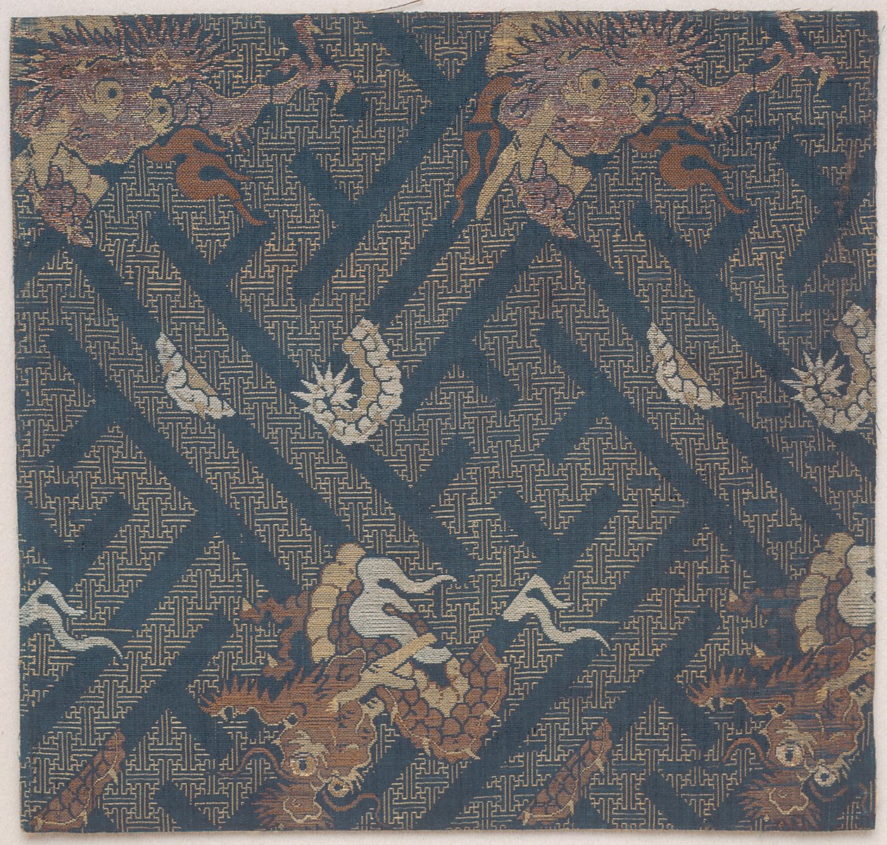 Tecido para Mobiliário do Templo Budista, Uma Capa para um Sutra, Fragmento de Japanese School