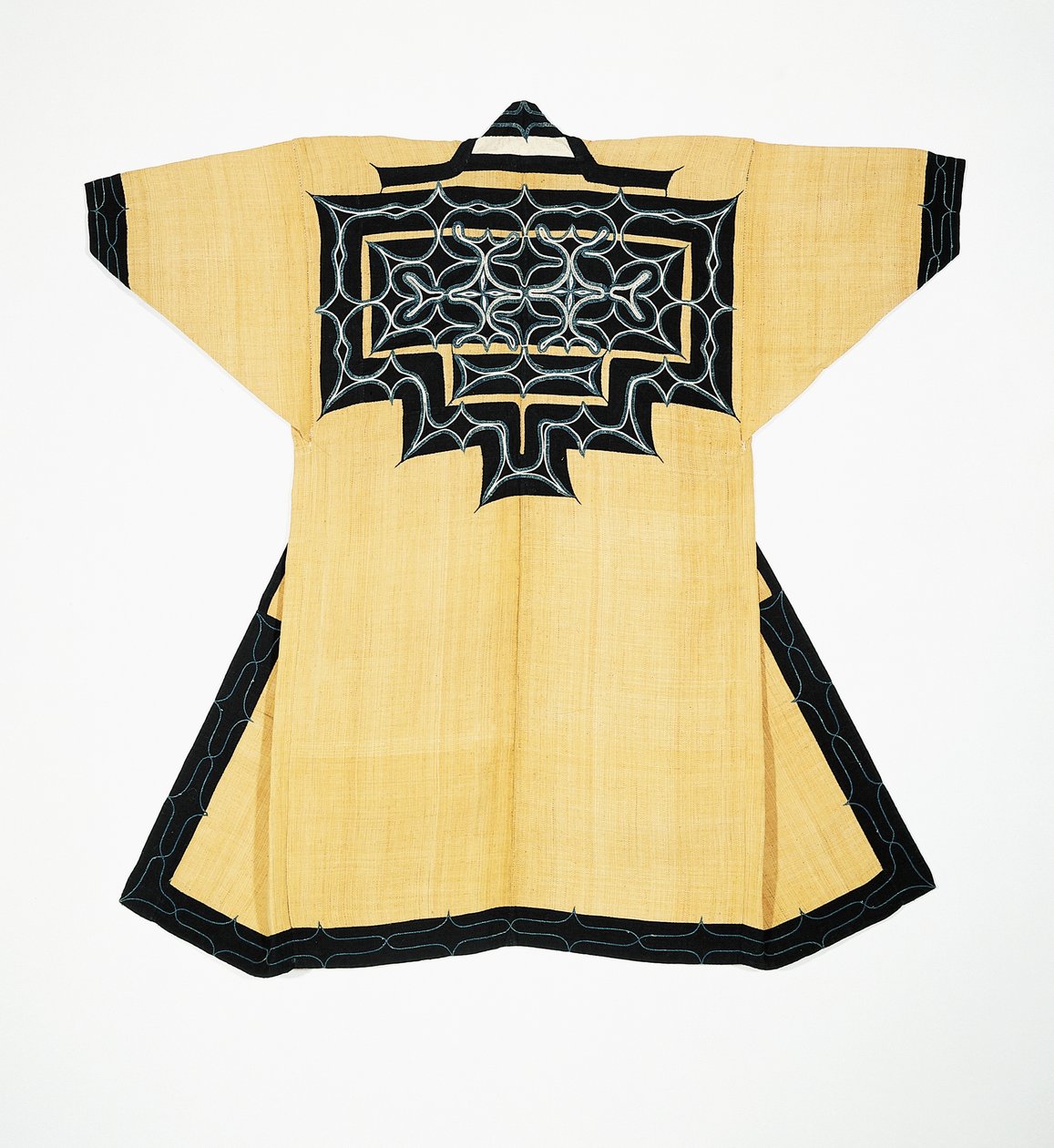 Túnica cerimonial (attush) da população Ainu com motivos tradicionais Ainu, bordados em cadeia, casca de olmeiro, lã e algodão de Japanese School
