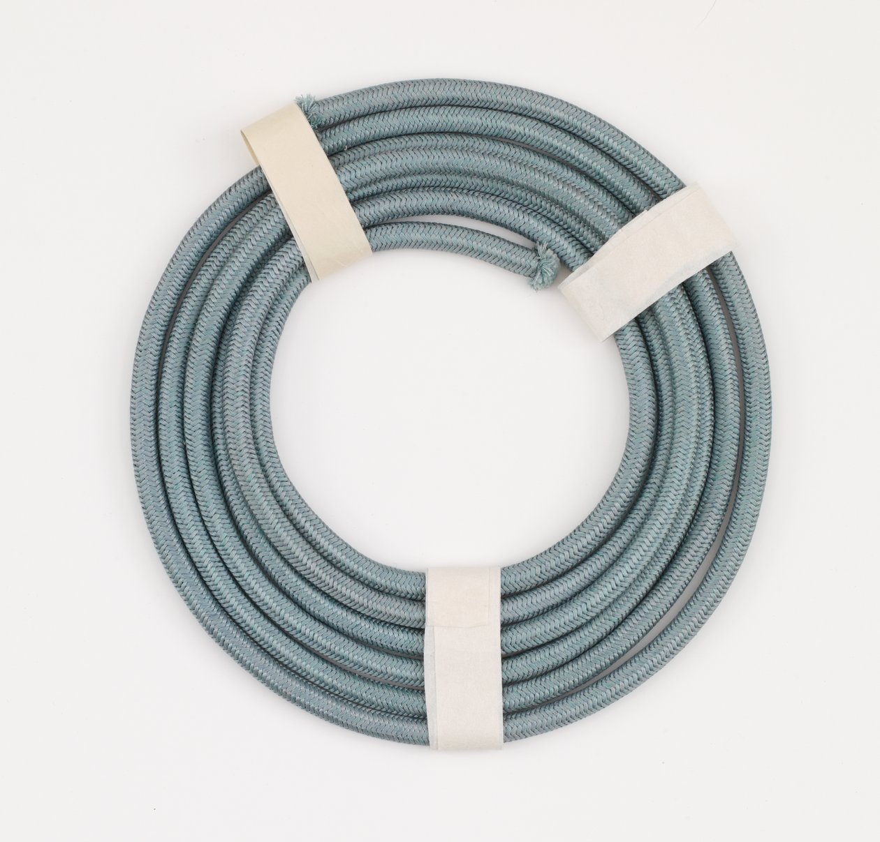 Cordão (himo) para amarrar nós ornamentais através de alças de jarra em gy estilo (gy chio), final do século 19 ao início do século 20 (seda com corante índigo sintético) de Japanese School
