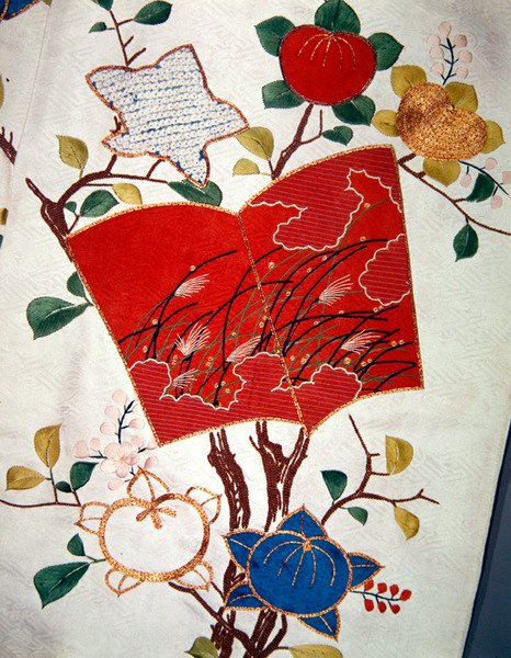 Detalhe de um Uchikake ou manto formal (damasco de cetim) de Japanese School