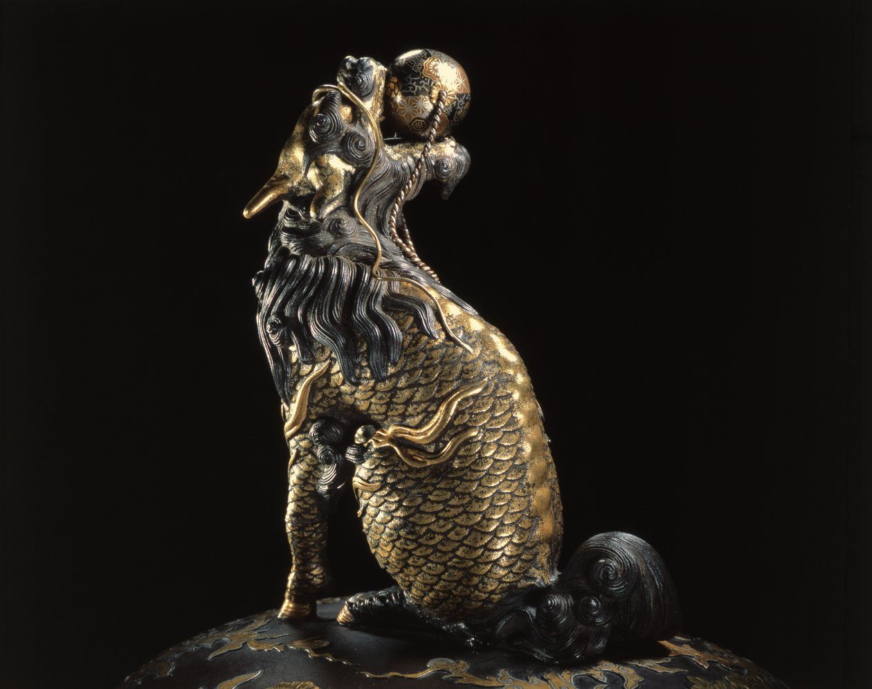 Detalhe do final de um queimador de incenso, em forma de Kylin, período Meiji, final do século XIX (bronze) (detalhe de 260969) de Japanese School
