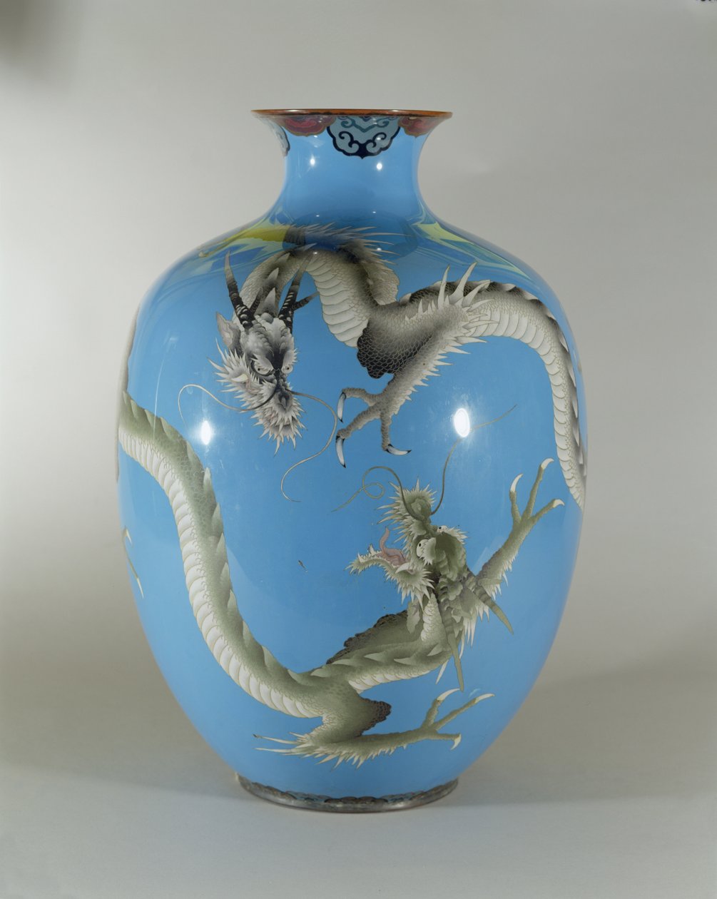 Vaso esmaltado decorado com um par de dragões, japonês de Japanese School