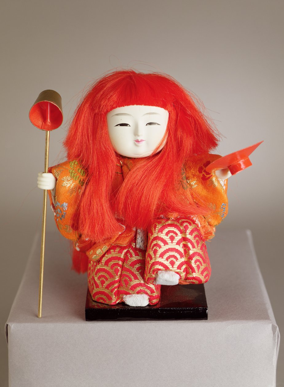 Boneca do festival de um criado segurando uma poção e um prato de Japanese School