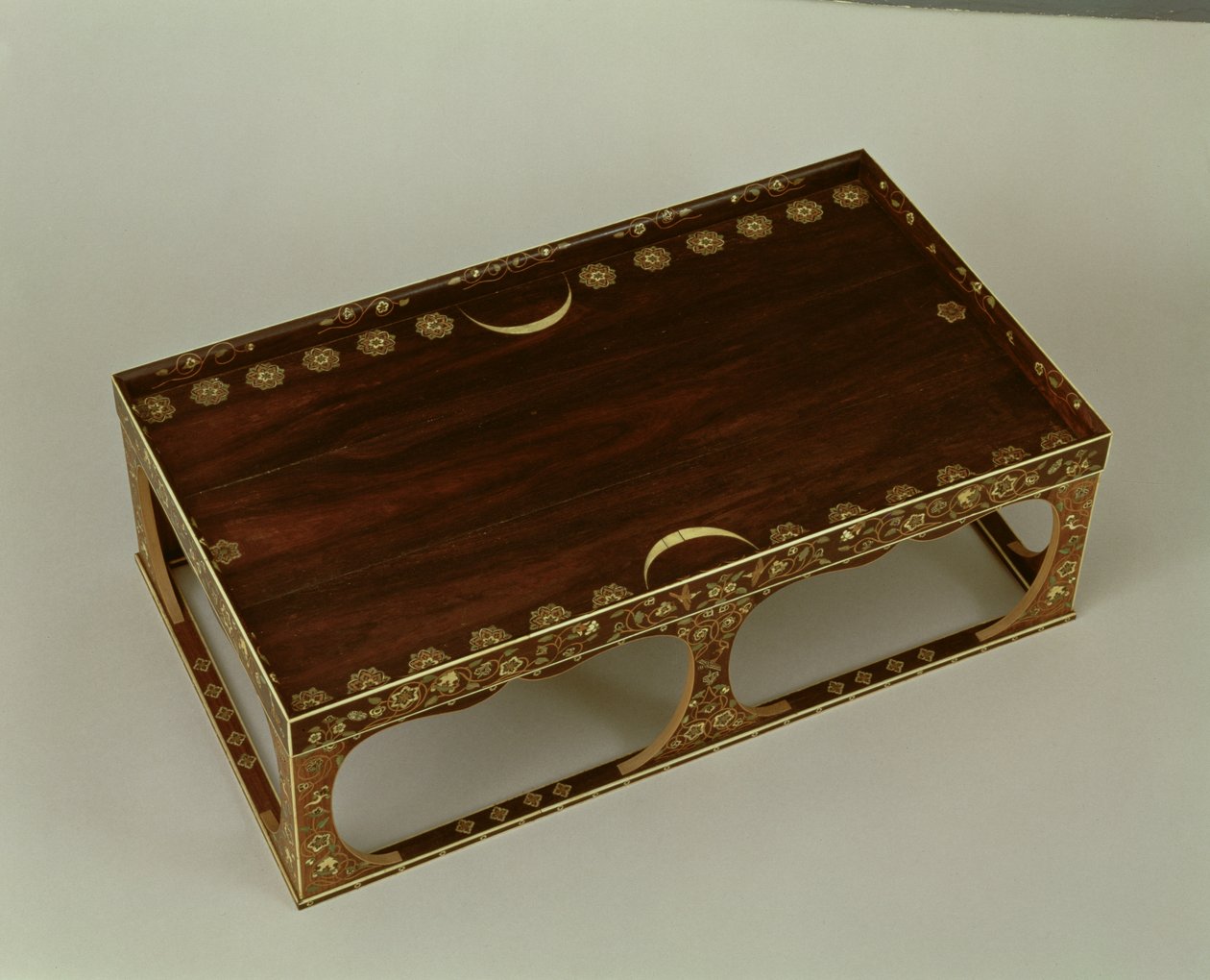 Banqueta para pés, com incrustações de marfim, Nara de Japanese School