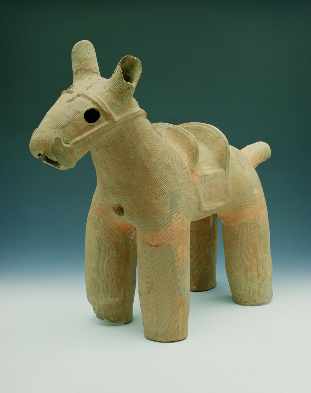 Cavalo de Haniwa, encontrado colocado em volta de Funuli, província de Boshu, distrito de Osato, período de Dolmen (louça de barro) de Japanese School